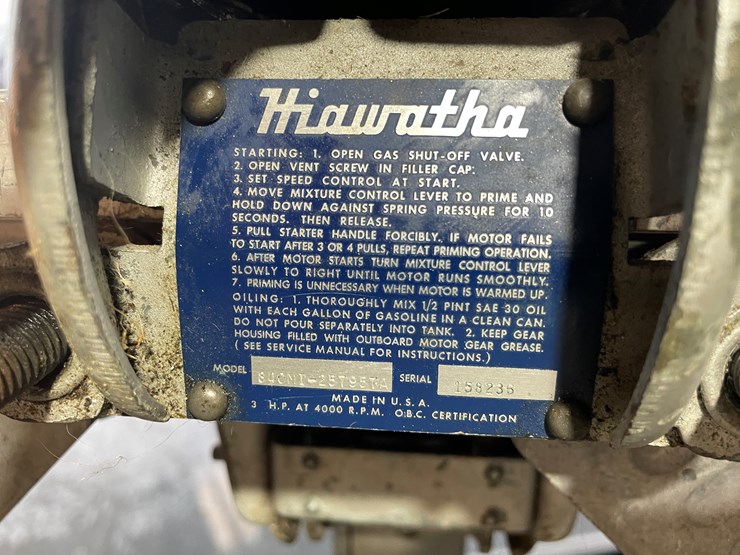 #3835-•-hiawatha-vintage-outboard-boat-motor-image-6