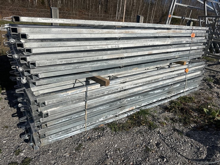 #1042-•-(10)-10ft-heavy-duty-corral-panels-image-1