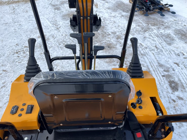 #202-•-miva-va15-mini-excavator-image-16