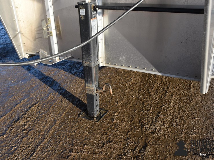 2025-wilson-livestock-trailer-image-12