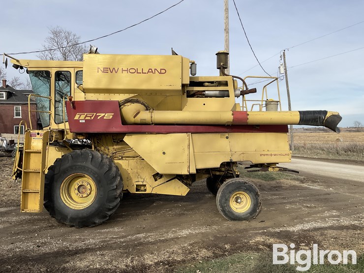 1982-new-holland-tr75-image-8