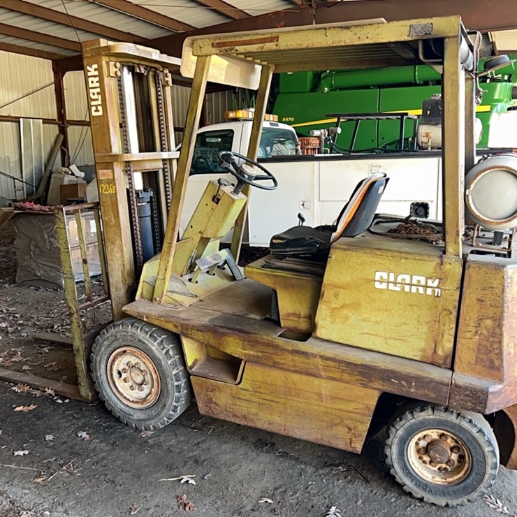 FORK LIFT; LOCATED AT 7241 ROXBURY RD, CHARLES CITY, VA, PLEASE CALL 804.837.9940 OR 804.651.4404 WITH QUESTIONS