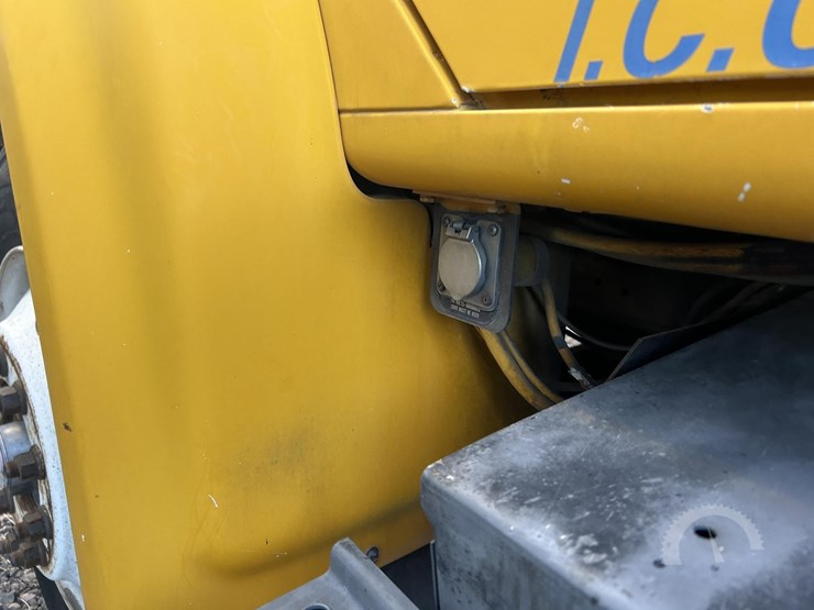 2001-international-4700-image-23