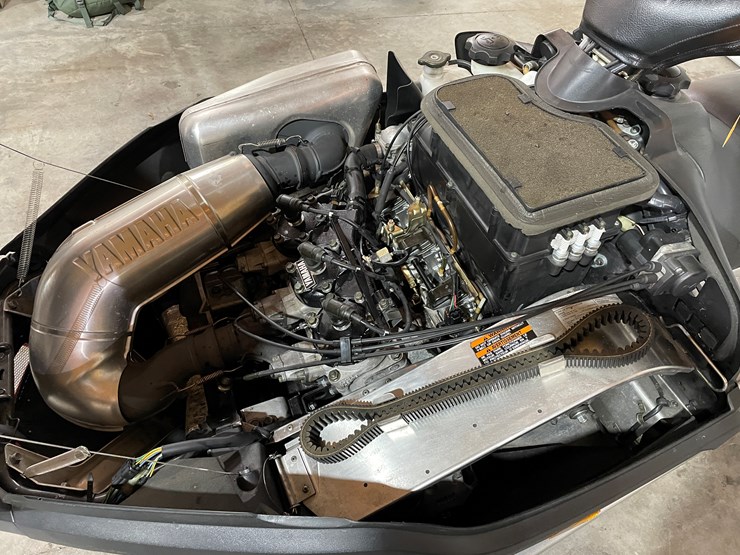 #3798-•-2004-yamaha-sx-viper-snowmobile-image-24