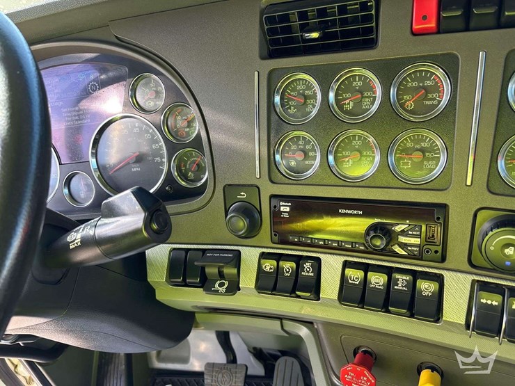 2019-kenworth-t880-image-33