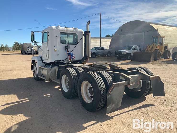 1999-freightliner-fld120-image-7