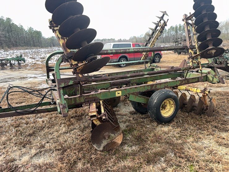 john-deere-230-image-22