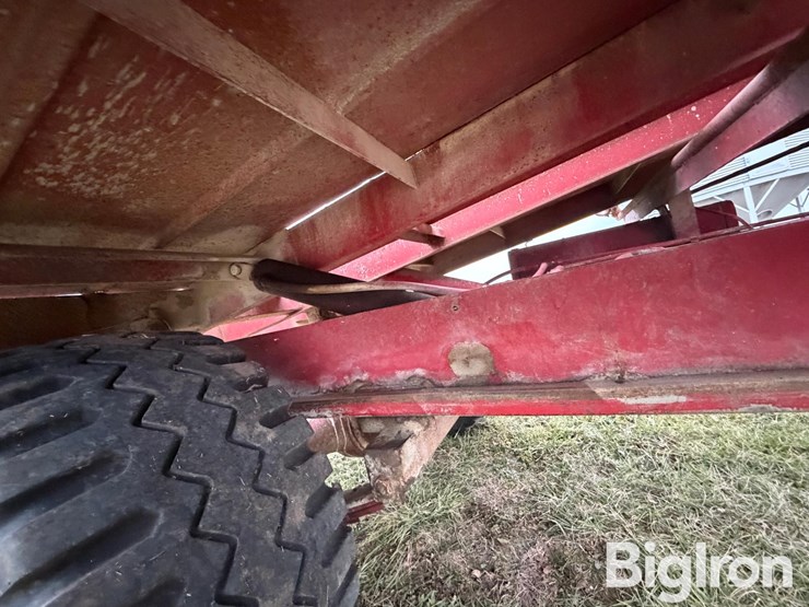 new-holland-1049-image-18