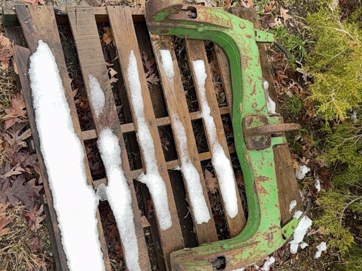 john-deere-quick-hitch;-located-at-7241-roxbury-rd,-charles-city,-va,-please-call-804.837.9940-or-804.651.4404-with-questions-image-5