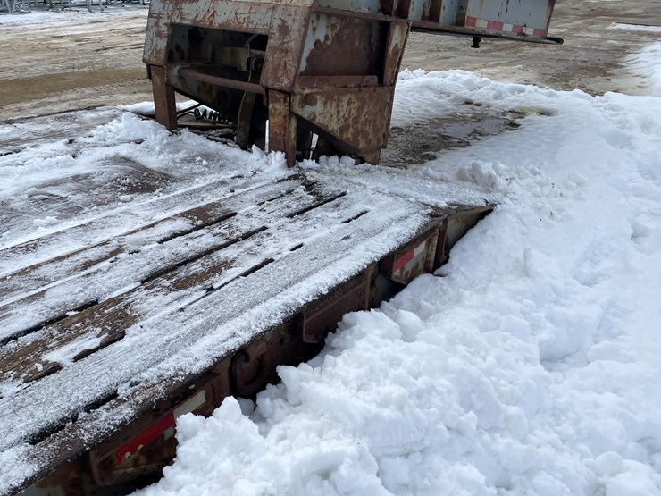 #1012-•-32'-lowboy-semi-trailer-(no-title,-for-parts)-image-39