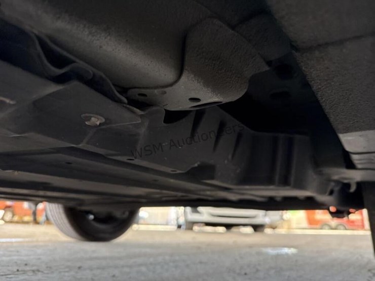 2015-nissan-leaf-s-hatchback-image-26