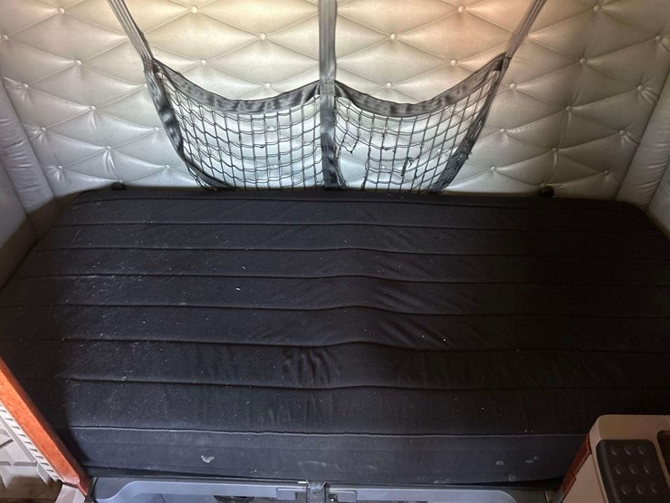 2017-freightliner-cascadia-125-image-40