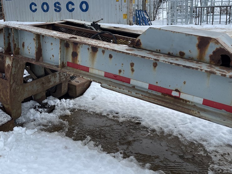 #1012-•-32'-lowboy-semi-trailer-(no-title,-for-parts)-image-6