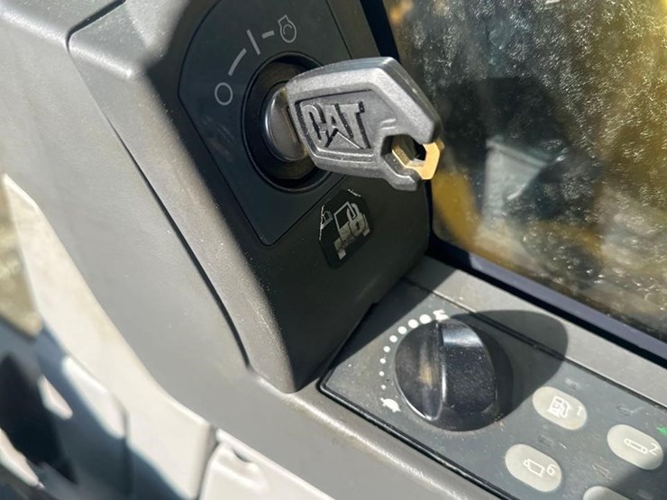 2020-caterpillar-325flcr-image-47