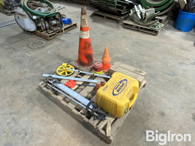 spectra-precision-gl1425c-laser-level-&-safety-equipment-image-3