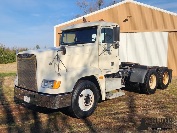 1997-freightliner-fld120-image-1