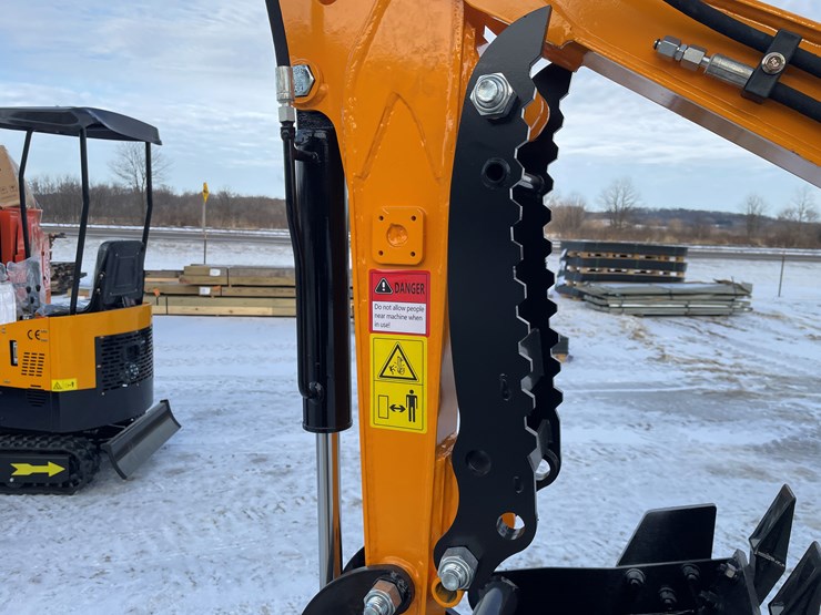 #201-•-miva-va15-mini-excavator-image-30