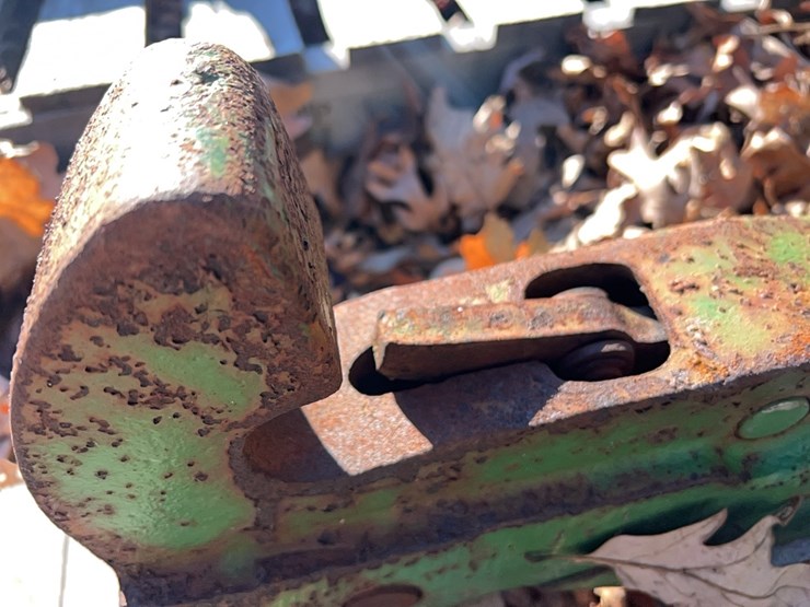 john-deere-quick-hitch;-located-at-7241-roxbury-rd,-charles-city,-va,-please-call-804.837.9940-or-804.651.4404-with-questions-image-2