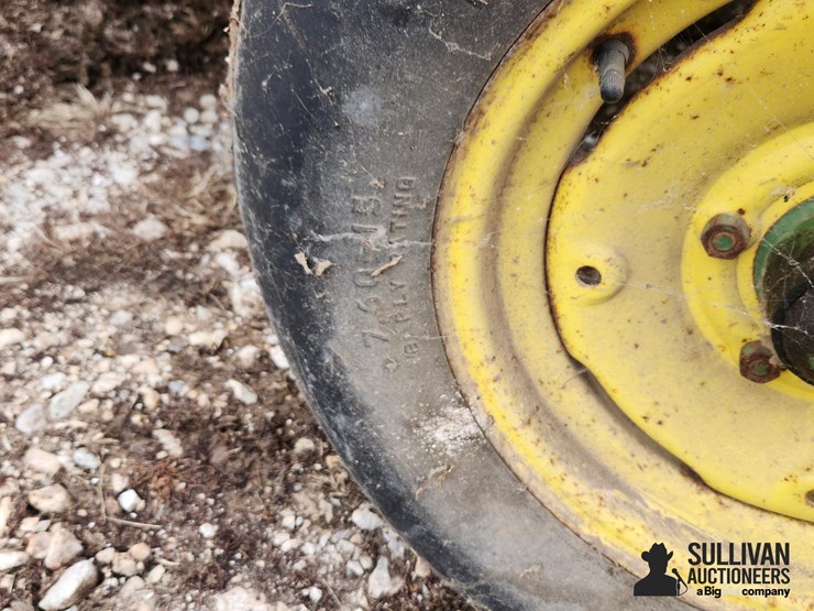 john-deere-donahue-t/a-implement-trailer-image-19