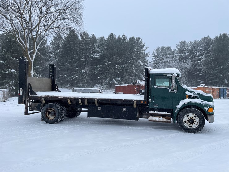 #400-•-2006-sterling-straight-truck-(has-wi-title)-image-4