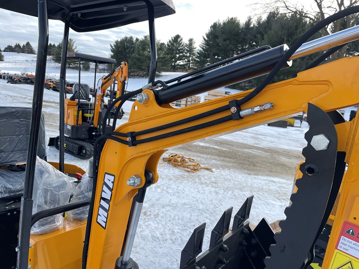 #203-•-miva-va13-mini-excavator-image-33