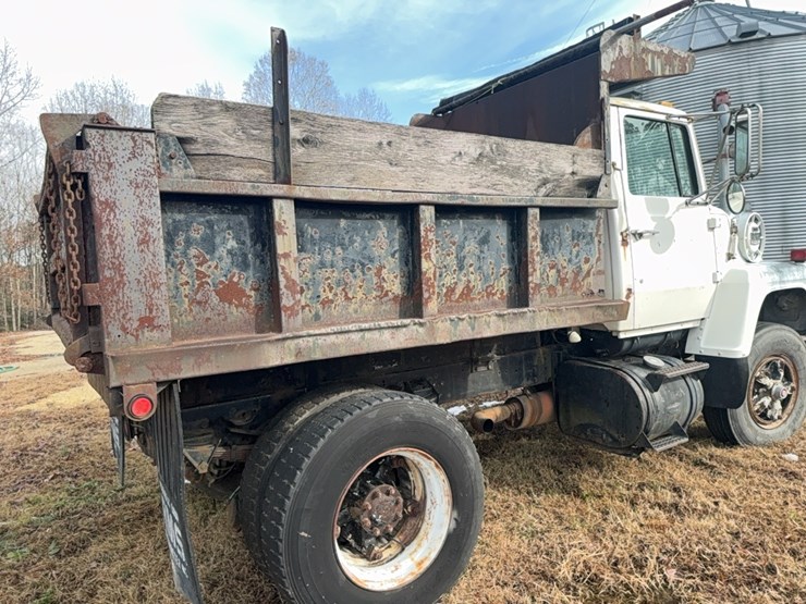 1982-ford-8000-image-36