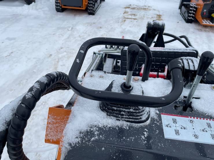 #308-•-new-land-hero-mini-skid-loader-image-28