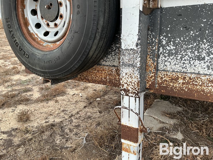 2010-titan-trailer-image-18