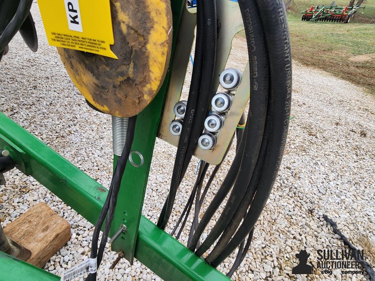 2011-john-deere-637-image-11