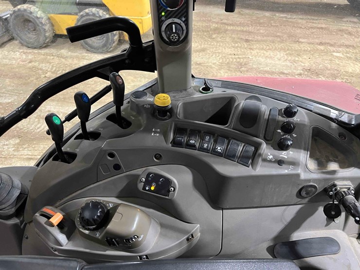 2014-case-farmall-115u-tractor-image-20