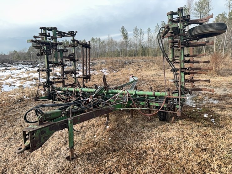 john-deere-pull-type-3-section-field-cultivator,-24';-located-at-7241-roxbury-rd,-charles-city,-va,-please-call-804.837.9940-or-804.651.4404-with-questions-image-3