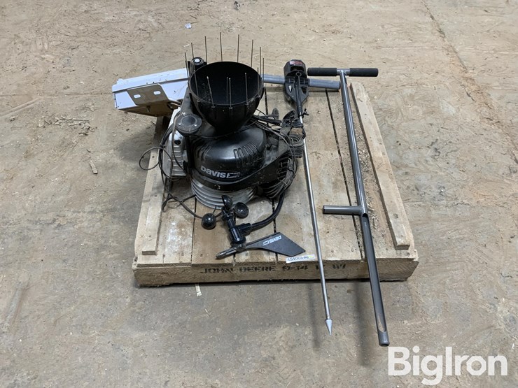 davis-vantage-pro-2-weather-station-&-soil-tools-image-2