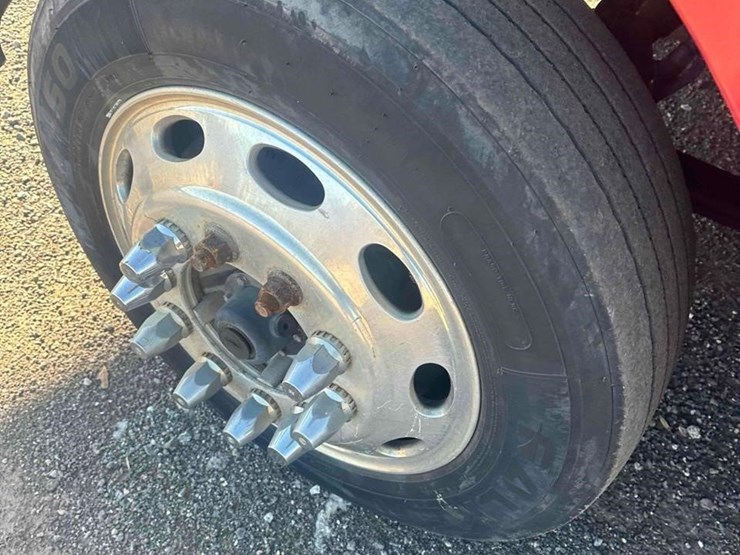 2008-peterbilt-335-image-10