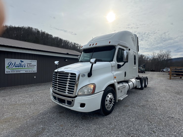 2012-freightliner-cascadia-125-image-3
