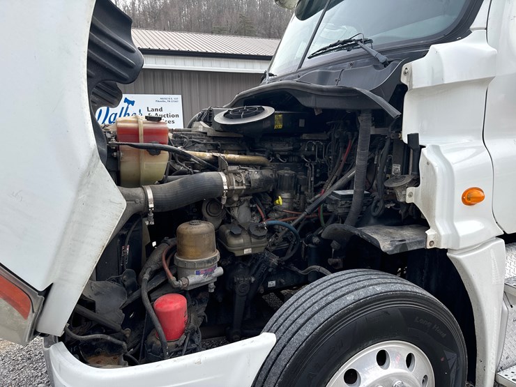 2012-freightliner-cascadia-125-image-10