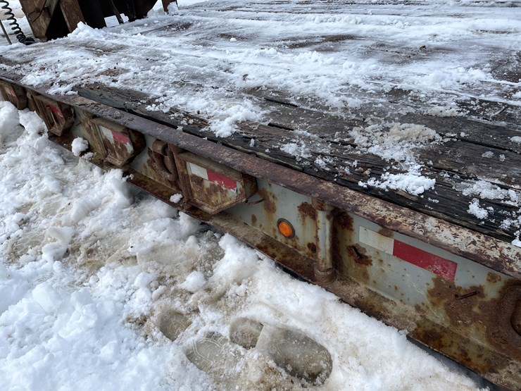 #1012-•-32'-lowboy-semi-trailer-(no-title,-for-parts)-image-27
