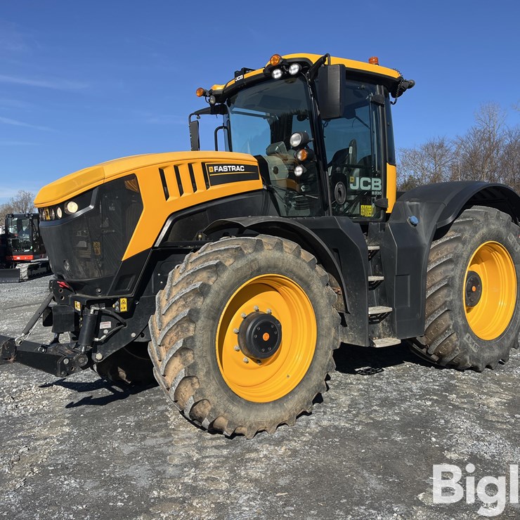 2022 JCB 8330 Fastrac 4WD Tractor
