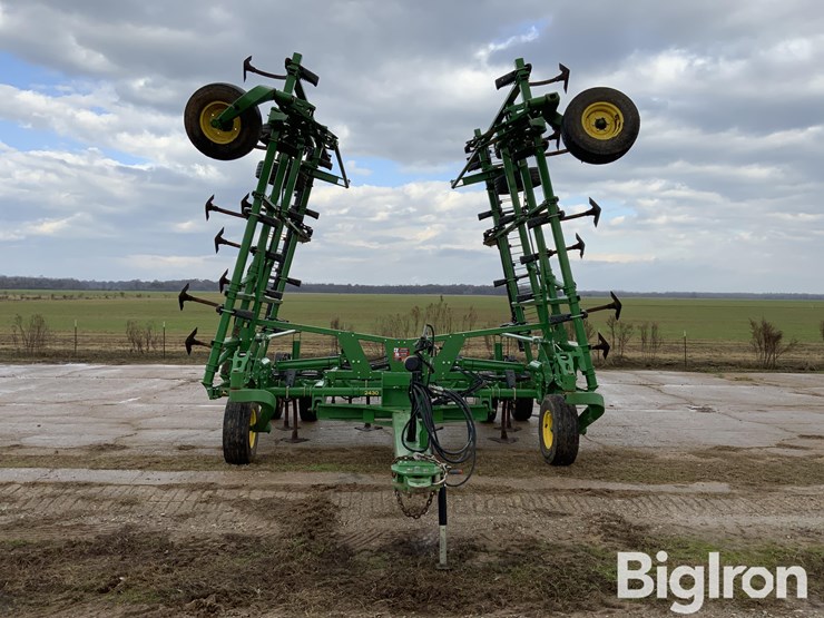 2021-john-deere-2430-image-2