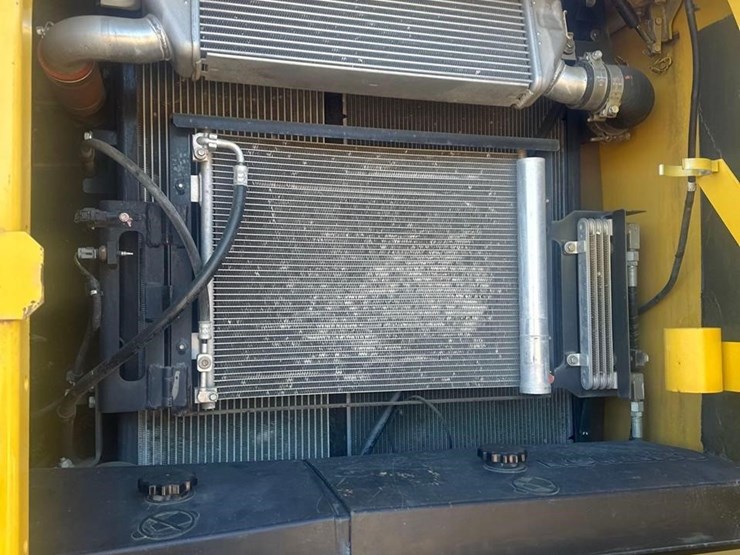 2021-komatsu-pc210-lc-11-image-27