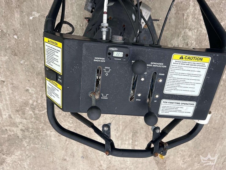 lesco-self-propelled-commercial-spreader-image-9