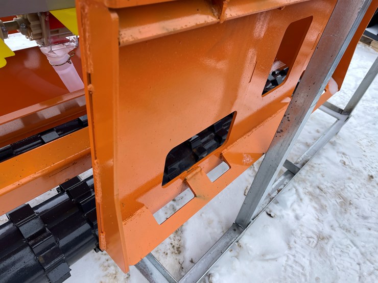 caterpillar-12-image-23