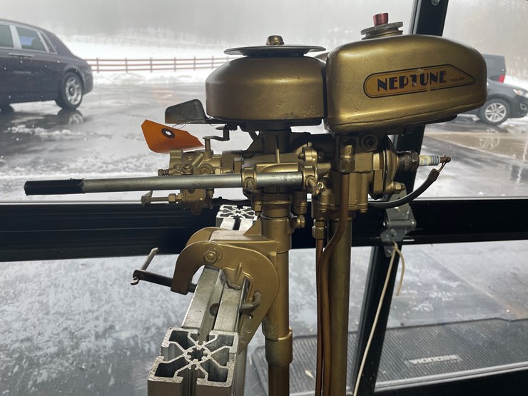 #3830-•-muncie-neptune-vintage-outboard-boat-motor-image-3
