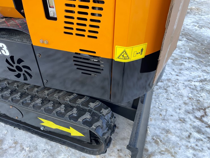 #204-•-miva-va13-mini-excavator-image-24