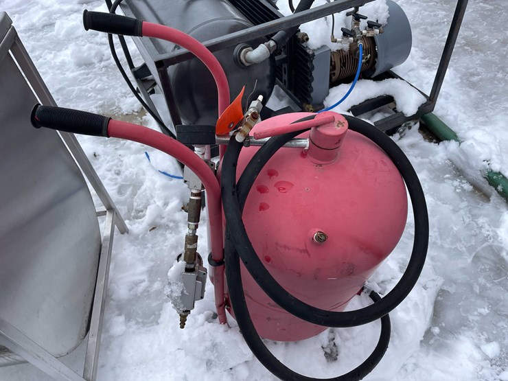 #3525-•-110-lb.-sand-blaster-image-11