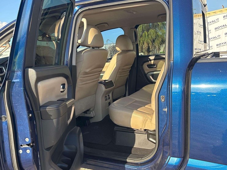 2016-nissan-titan-image-18