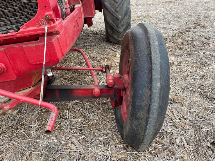 mccormick-deering-wk-40-wide-front-on-rubber-image-16