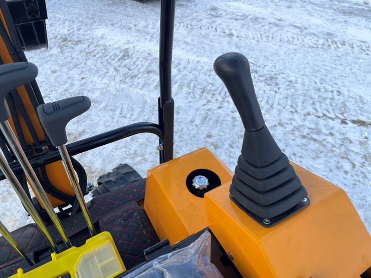 #201-•-miva-va15-mini-excavator-image-20