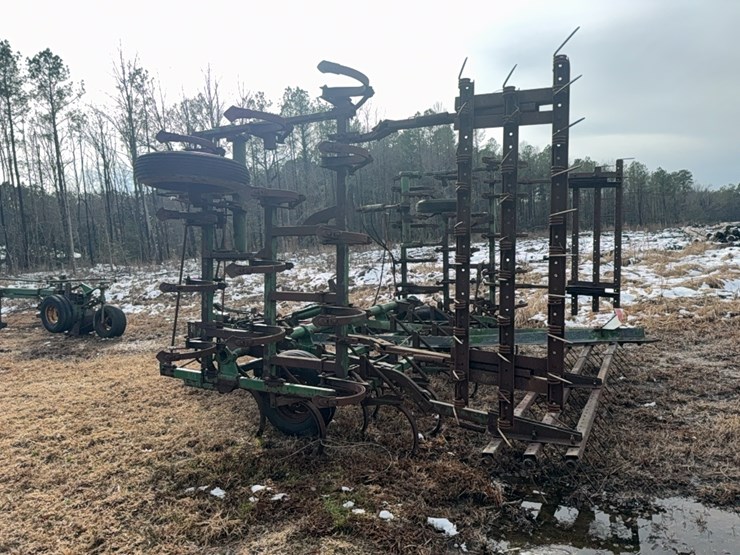 john-deere-pull-type-3-section-field-cultivator,-24';-located-at-7241-roxbury-rd,-charles-city,-va,-please-call-804.837.9940-or-804.651.4404-with-questions-image-24