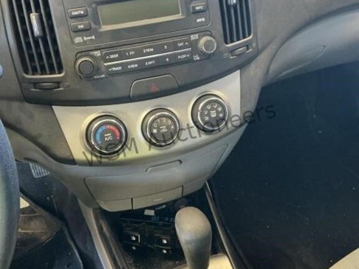 2010-hyundai-elantra-sdn-image-17