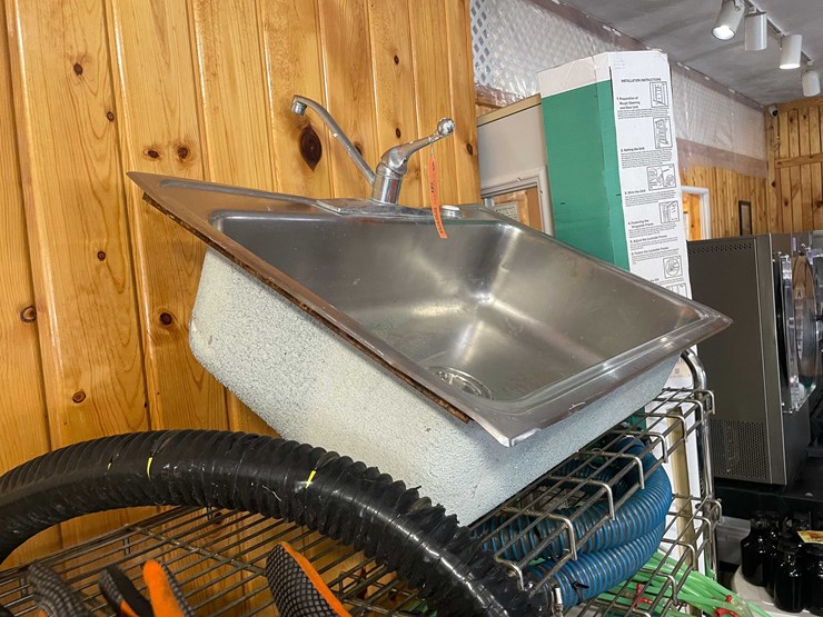 #6352-•-stainless-sink-image-2